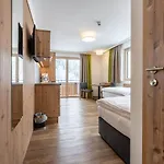 In Near Lift And Sauna Chalet Saalbach-Hinterglemm