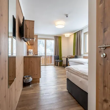 In Near Lift And Sauna Chalet Saalbach-Hinterglemm